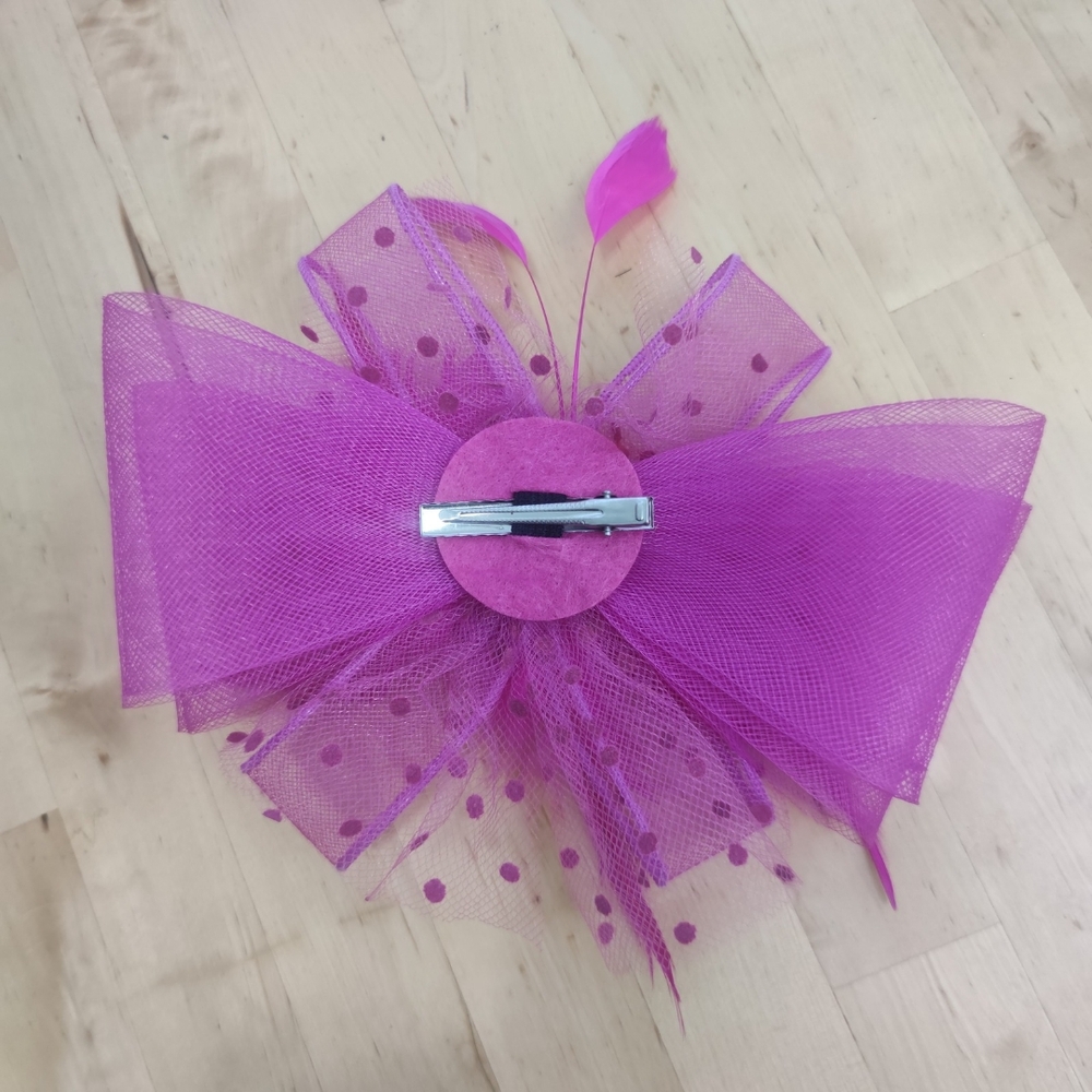 Elegant Pink Fascinator with Feathers - Picture 2 of 2